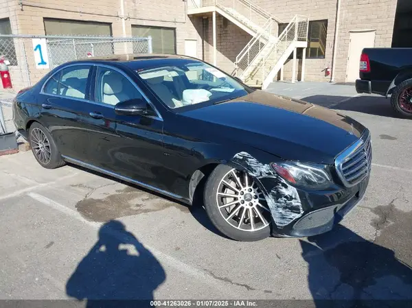 WDDZF4KB5HA126829 2017 MERCEDES-BENZ E-KLASSE - Image 1