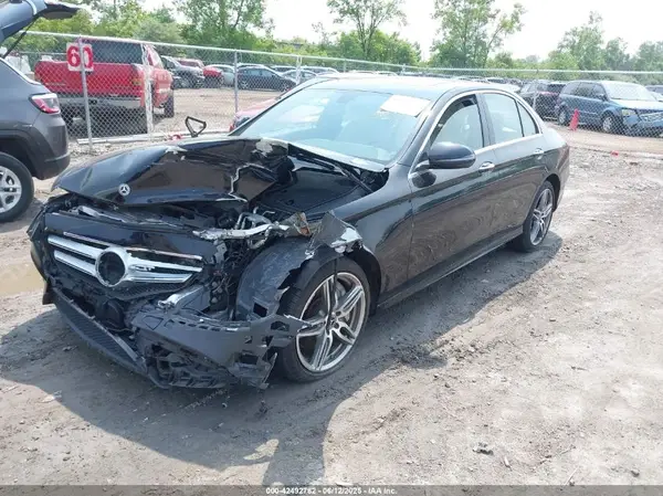 WDDZF4KB6JA407950 2018 MERCEDES-BENZ E-KLASSE - Image 2