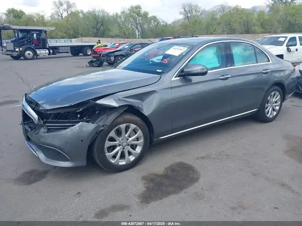 WDDZF4KB7HA127643 2017 MERCEDES-BENZ E-KLASSE - Image 2