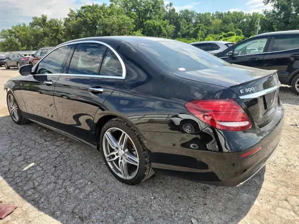 WDDZF4KB7HA192332 2017 MERCEDES-BENZ E-KLASSE - Image 2