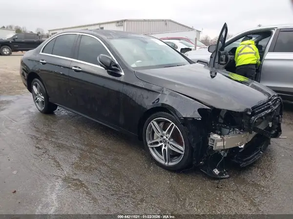 WDDZF4KB8KA664142 2019 MERCEDES-BENZ E-KLASSE - Image 1