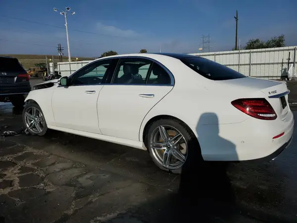 WDDZF6GB9JA355959 2018 MERCEDES-BENZ E-KLASSE - Image 2