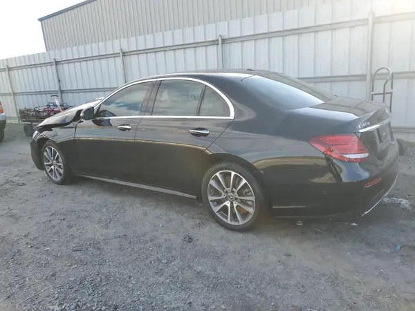 WDDZF6GB9JA449307 2018 MERCEDES-BENZ E-KLASSE - Image 2