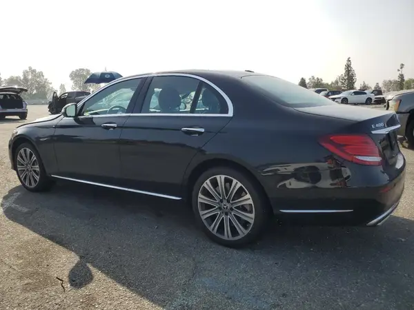 WDDZF6GBXJA383821 2018 MERCEDES-BENZ E-KLASSE - Image 2
