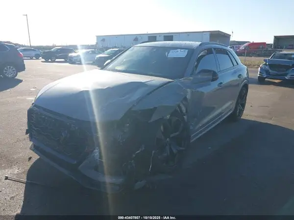 WU1ARBF12ND031873 2022 AUDI RS Q8 - Image 2