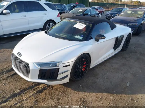 WUA4BCFX9J7901803 2018 AUDI R8 - Image 2