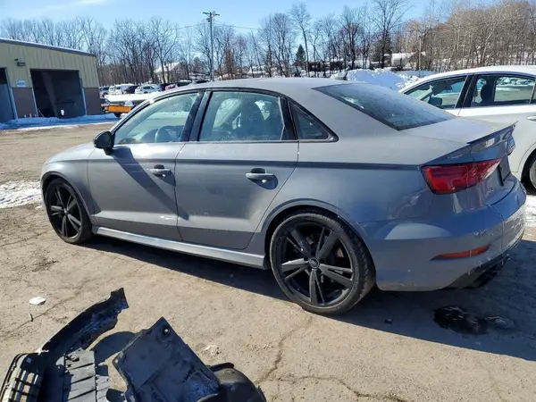WUABWGFF6J1905594 2018 AUDI RS3 - Image 2