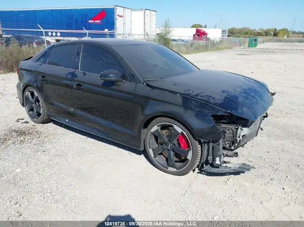 WUABWGFFXJ1900382 2018 AUDI RS3