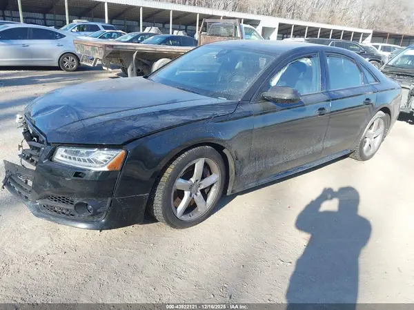 WUAJ5AFD1HN900820 2017 AUDI S8 - Image 2