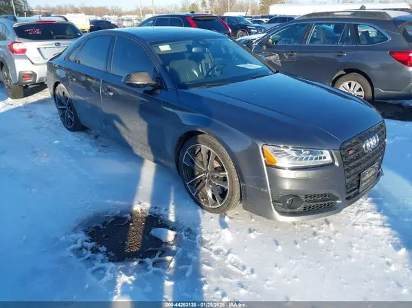 WUAJ5AFD4HN900746 2017 AUDI S8