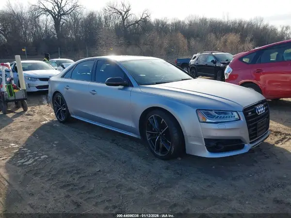 WUAJ5AFD9HN901228 2017 AUDI S8