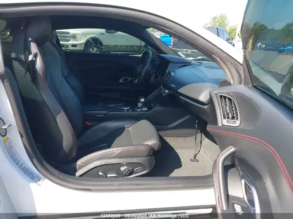 WUAKBAFX4H7902573 2017 AUDI R8 - Image 8