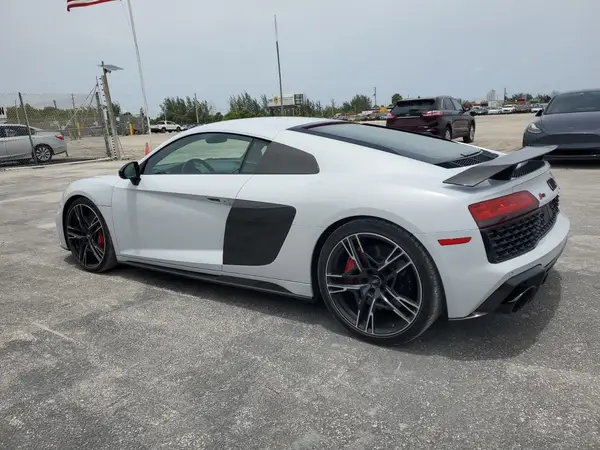 WUAKBAFX9L7900195 2020 AUDI R8 - Image 2