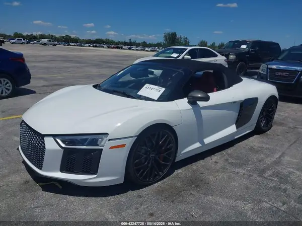 WUAVACFX0H7903232 2017 AUDI R8 - Image 2