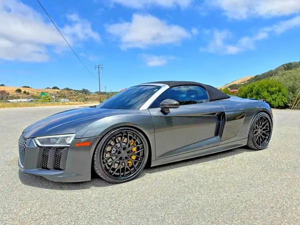 WUAVACFX5H7903940 2017 AUDI R8 - Image 2