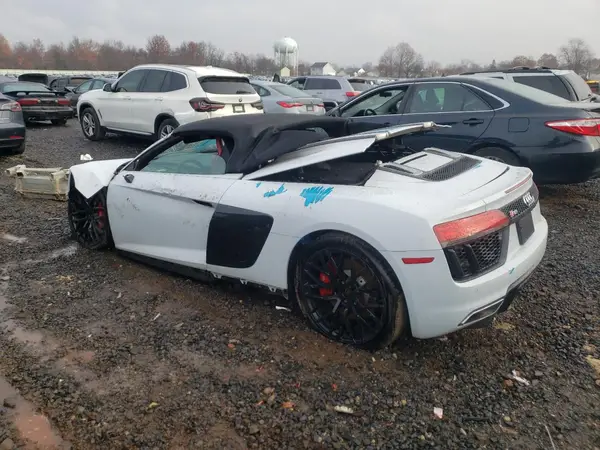 WUAVACFX7H7904720 2017 AUDI R8 - Image 2