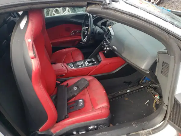 WUAVACFX7H7904720 2017 AUDI R8 - Image 8