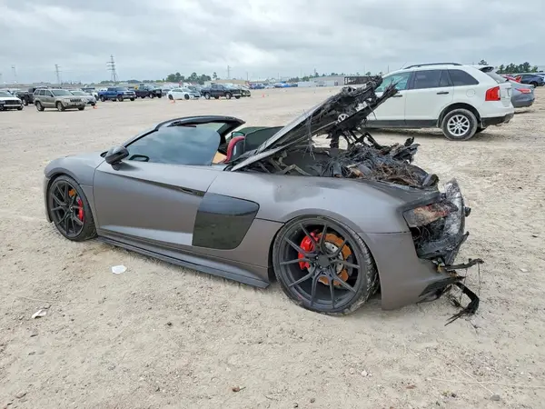 WUAVACFX8H7904676 2017 AUDI R8 - Image 2