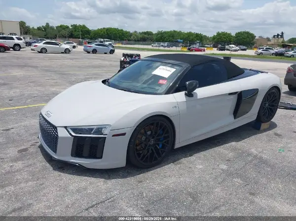WUAVACFX9J7900285 2018 AUDI R8 - Image 2