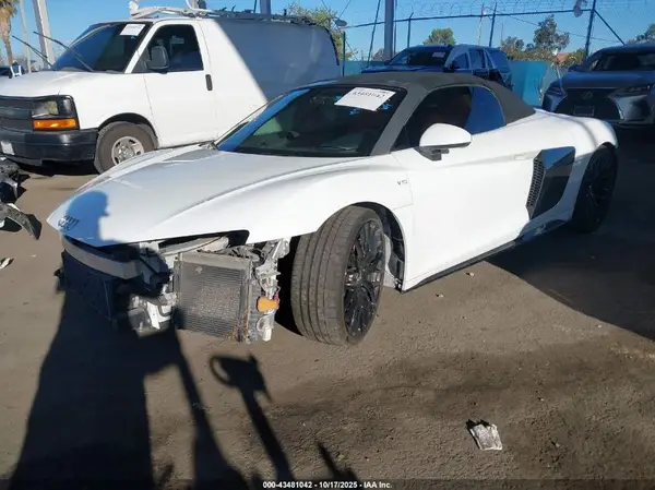 WUAVECFX7L7900986 2020 AUDI R8 - Image 2