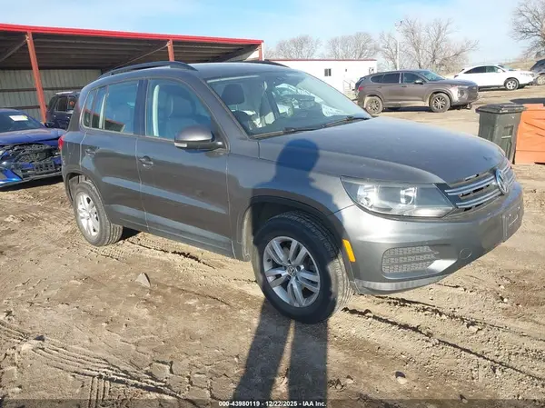WVGAV7AX0GW587586 2016 VOLKSWAGEN TIGUAN