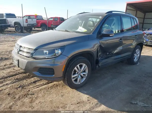 WVGAV7AX0GW587586 2016 VOLKSWAGEN TIGUAN - Image 2