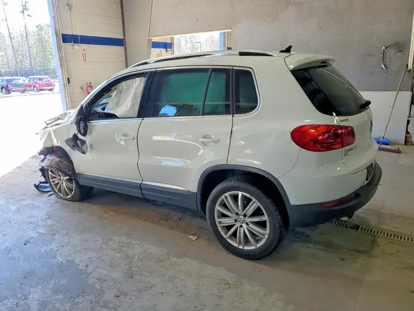 WVGAV7AX0GW596451 2016 VOLKSWAGEN TIGUAN - Image 2