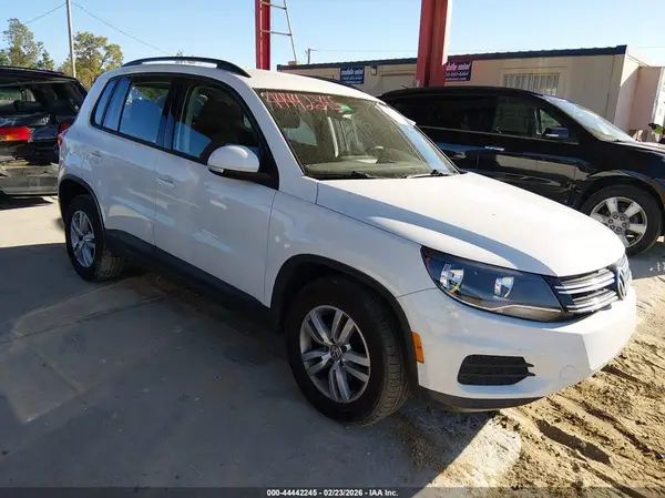 WVGAV7AX0HK019623 2017 VOLKSWAGEN TIGUAN - Image 1