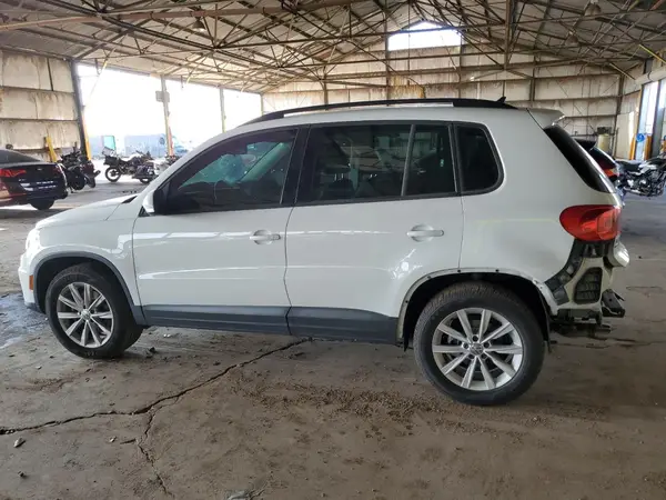 WVGAV7AX0HK043176 2017 VOLKSWAGEN TIGUAN - Image 2