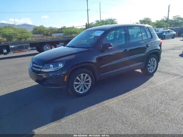 WVGAV7AX0JK004268 2018 VOLKSWAGEN TIGUAN - Image 2