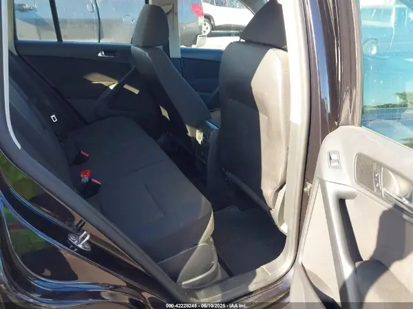 WVGAV7AX0JK004268 2018 VOLKSWAGEN TIGUAN - Image 8