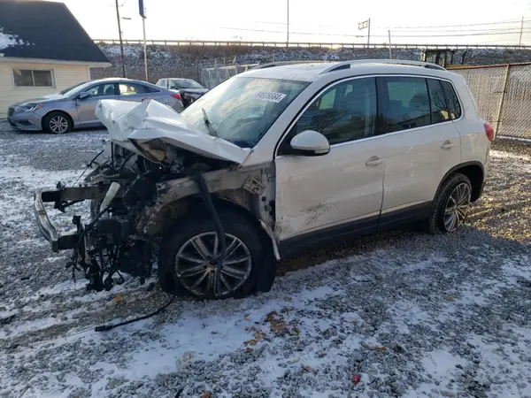 WVGAV7AX1GW528806 2016 VOLKSWAGEN TIGUAN - Image 1