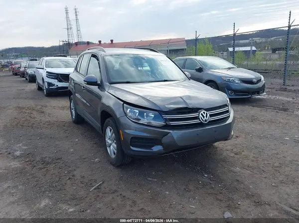 WVGAV7AX1GW533827 2016 VOLKSWAGEN TIGUAN - Image 1