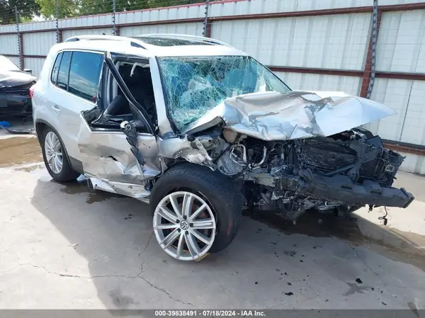 WVGAV7AX1GW536016 2016 VOLKSWAGEN TIGUAN - Image 1
