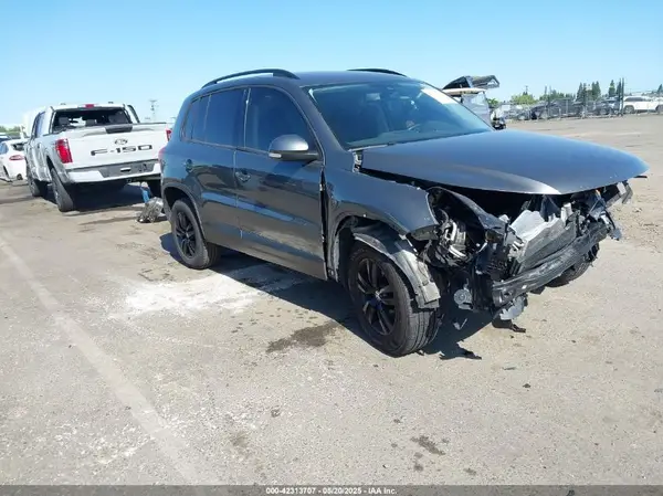 WVGAV7AX1GW537635 2016 VOLKSWAGEN TIGUAN - Image 1