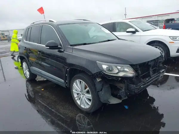 WVGAV7AX1GW579478 2016 VOLKSWAGEN TIGUAN - Image 1