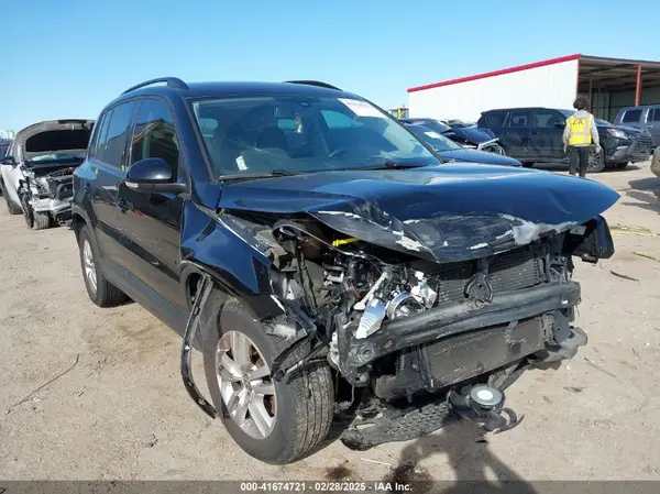 WVGAV7AX1HK006511 2017 VOLKSWAGEN TIGUAN - Image 1