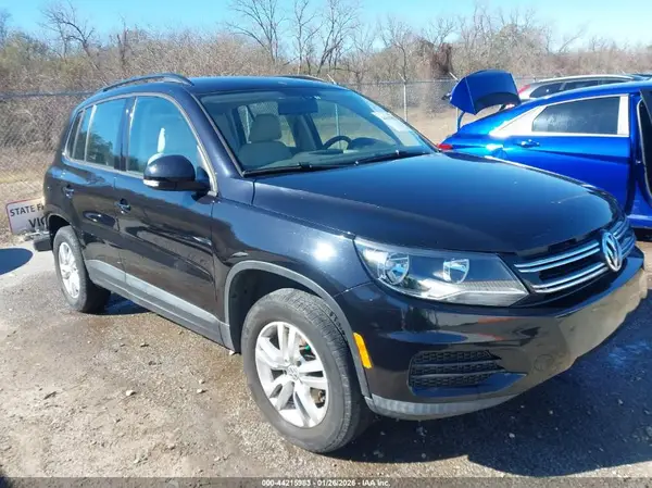 WVGAV7AX1HK018951 2017 VOLKSWAGEN TIGUAN - Image 1