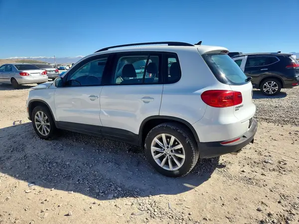 WVGAV7AX1HK042084 2017 VOLKSWAGEN TIGUAN - Image 2