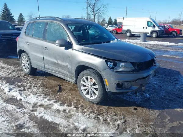 WVGAV7AX1HK050251 2017 VOLKSWAGEN TIGUAN - Image 1