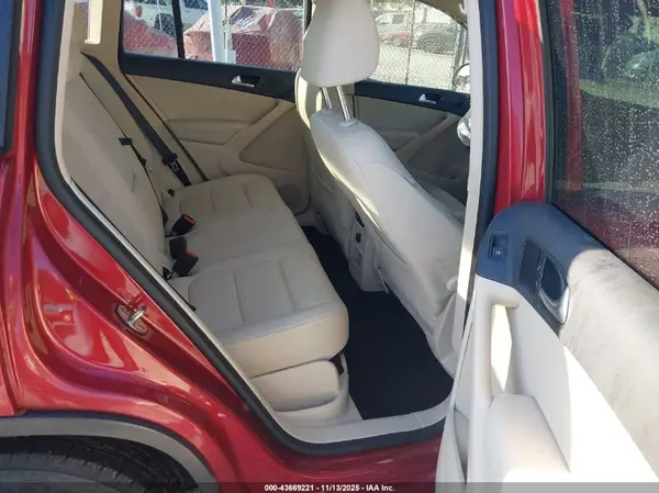 WVGAV7AX2GW087011 2016 VOLKSWAGEN TIGUAN - Image 8