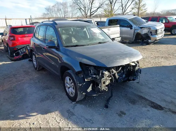 WVGAV7AX2GW526126 2016 VOLKSWAGEN TIGUAN - Image 1