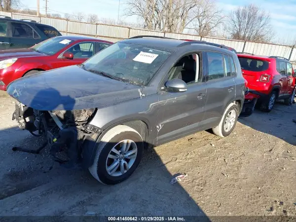 WVGAV7AX2GW526126 2016 VOLKSWAGEN TIGUAN - Image 2