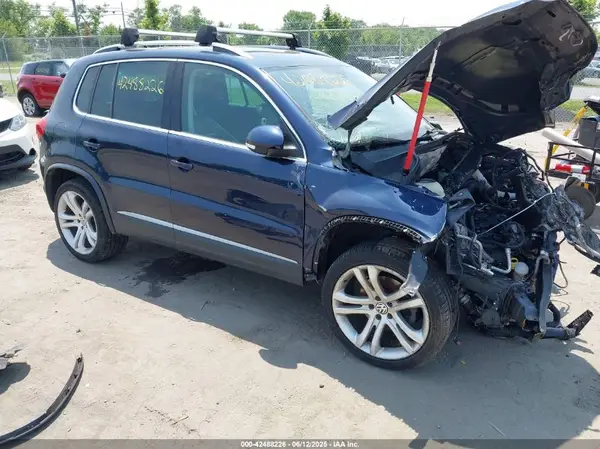 WVGAV7AX2GW560938 2016 VOLKSWAGEN TIGUAN - Image 1