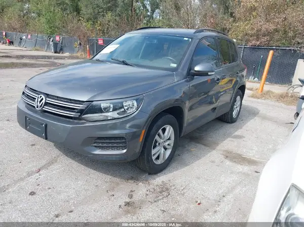 WVGAV7AX2GW585807 2016 VOLKSWAGEN TIGUAN - Image 2