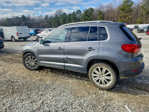 WVGAV7AX2GW596743 2016 VOLKSWAGEN TIGUAN - Image 2