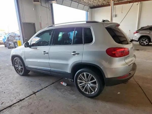 WVGAV7AX2GW607126 2016 VOLKSWAGEN TIGUAN - Image 2