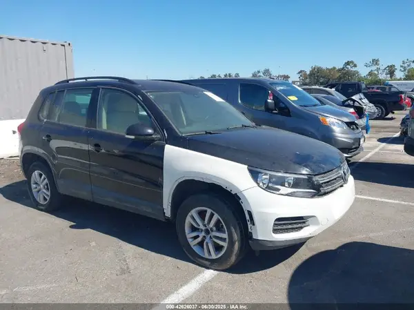 WVGAV7AX2HK000068 2017 VOLKSWAGEN TIGUAN - Image 1