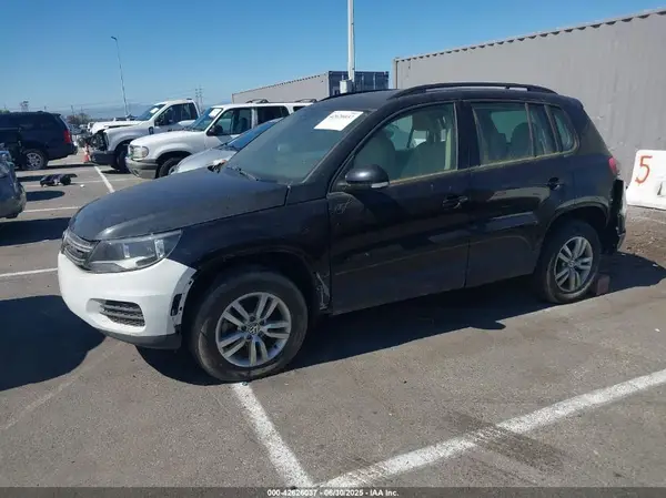 WVGAV7AX2HK000068 2017 VOLKSWAGEN TIGUAN - Image 2