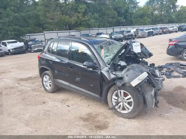 WVGAV7AX2HK000412 2017 VOLKSWAGEN TIGUAN - Image 1